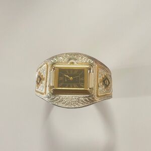 Montana Silversmiths Ladies Cuff Wristwatch Model X5038 w/Japan Movement